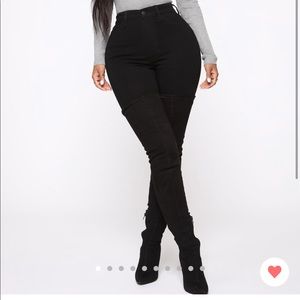 ✨NEVER WORN, NWT BLACK FASHION NOVA SKINNY JEANS✨